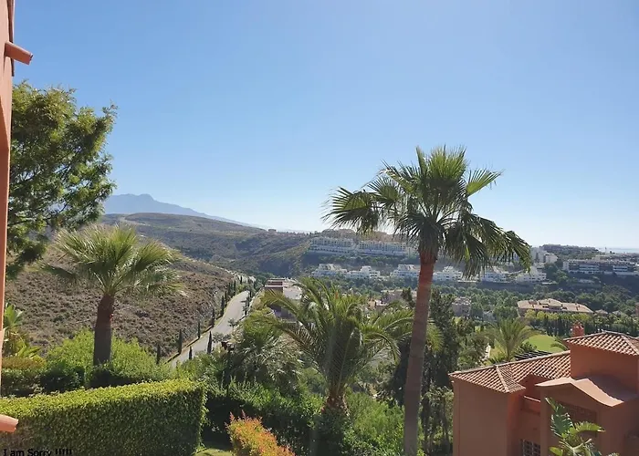 Royal Apartment 2 /Freewifi,Sharedpool,Freeparking