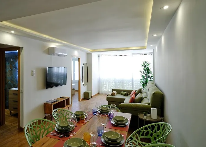 Leo Home- Bright & Centric 3 Bedrooms Apartment With Private Parking Inside