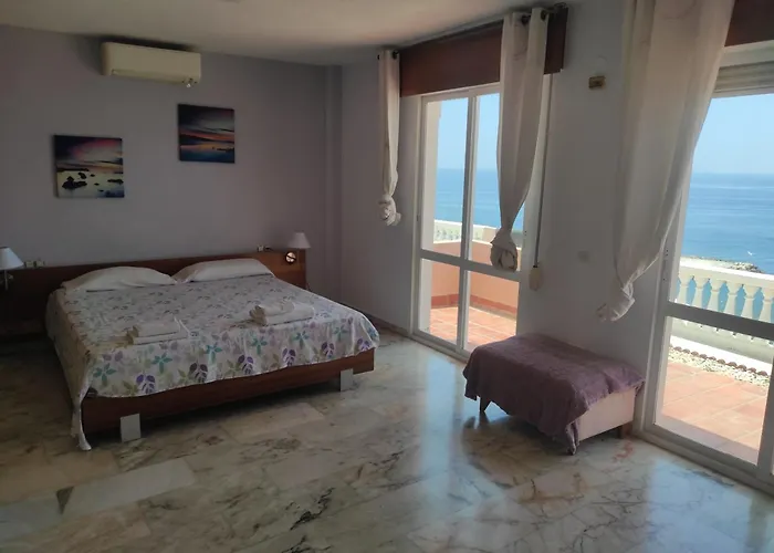 Magnificent Holiday 5 Bedroom Villa In Beach Front