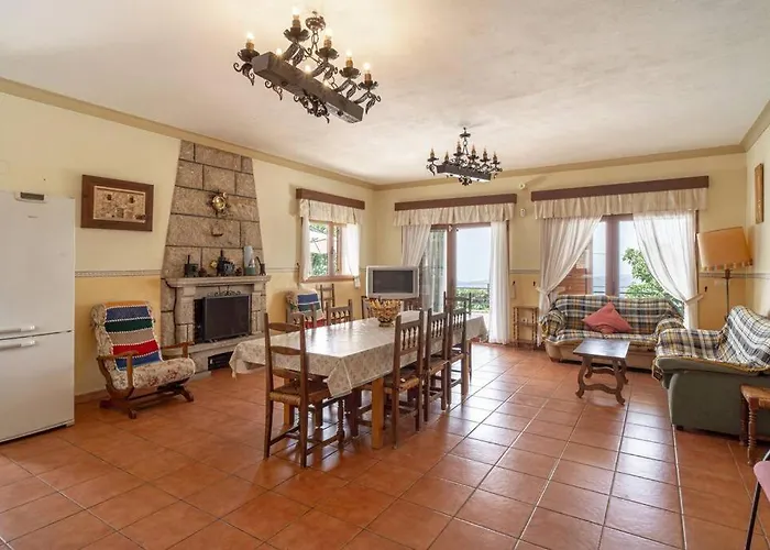 Relajante Villa Con Vistas, Piscina Y Parking