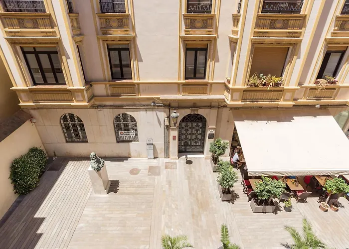 Cozy Cathedral Apartment in Málaga