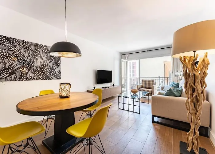 Super Central Malaga Flat With Terrace And Free Parking
