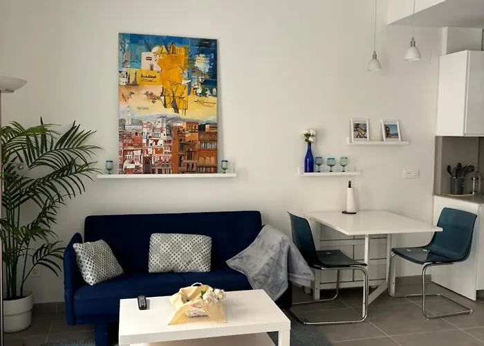 Centric Apartment With Rooftop