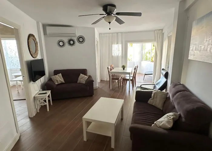 Precioso apartamento junto a playa y con piscina.