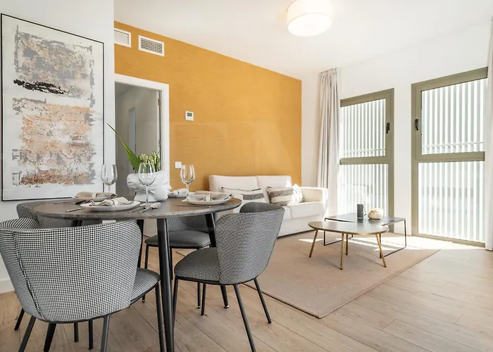 Vibrant Apartment With Terrace By Rems