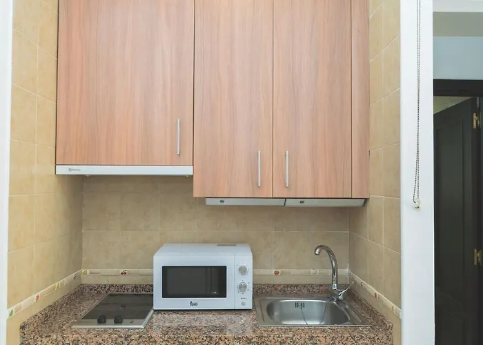 Céntrico Apartamento en Calle Carreteria - Malaga
