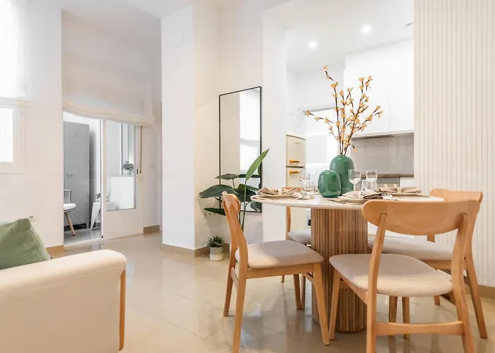 Cozy Apartment In The Heart Of Malaga By Rems