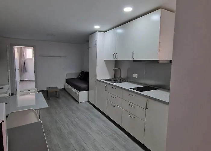 1 Room Junto A Monte Victoria