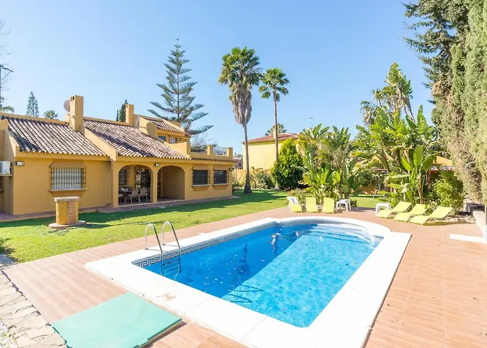 Guadalmar: Villa Con Piscina