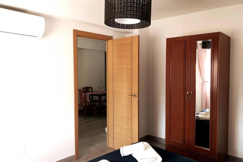 Confortable Y Luminoso Piso 5 Camas, Parking Gratis Apartamento