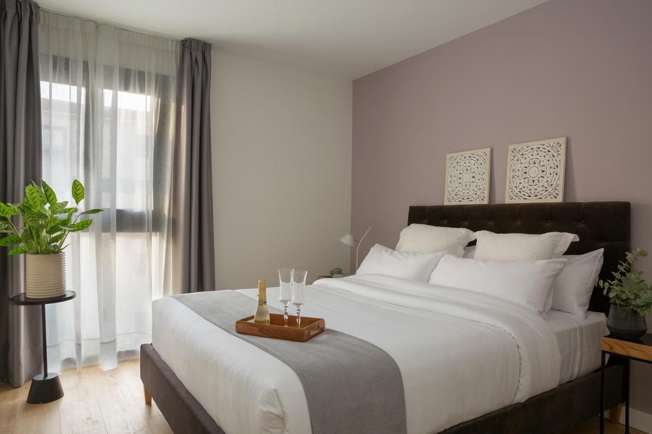 One Bedroom Apartment 1202 *
