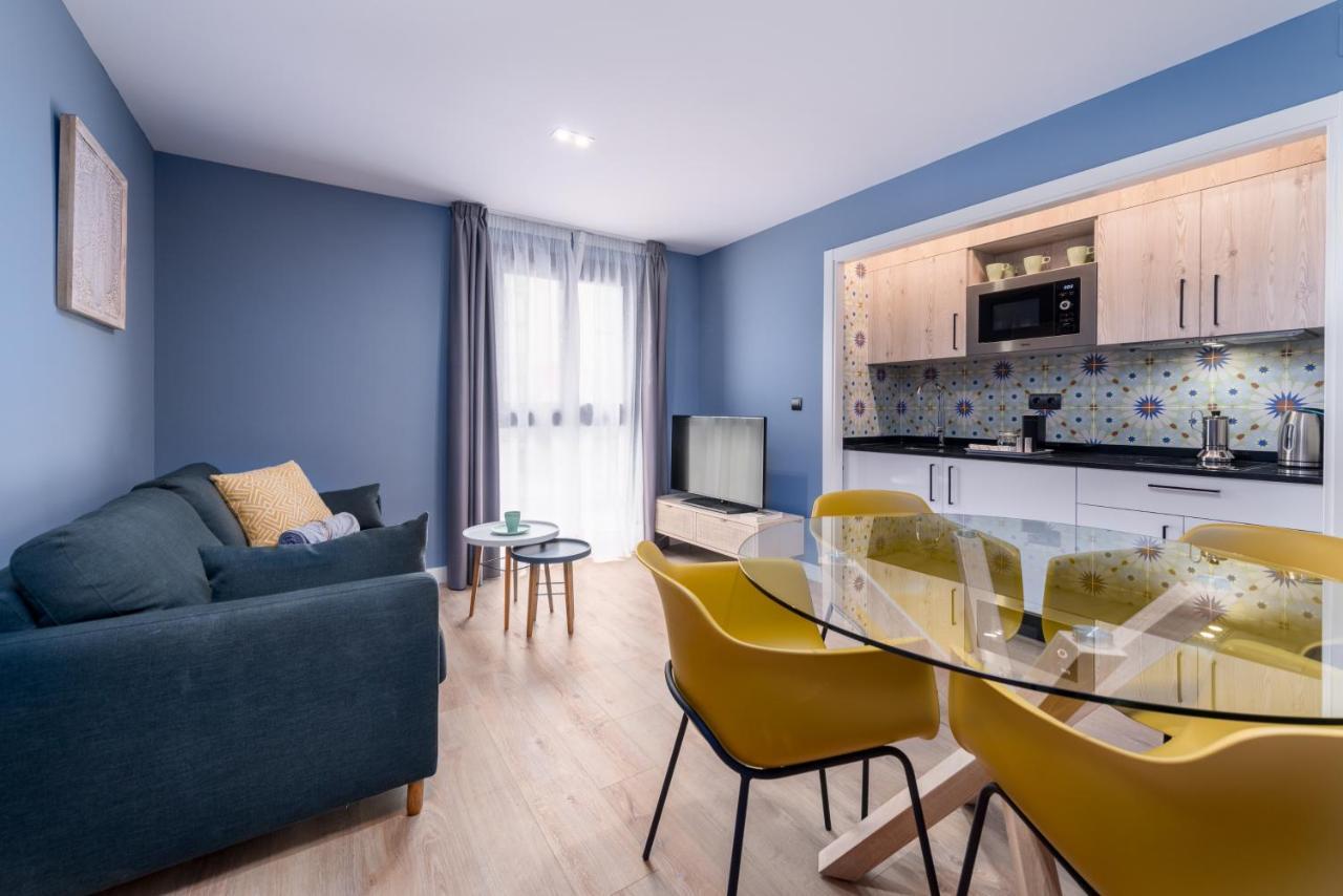 One Bedroom Apartment 1202 *