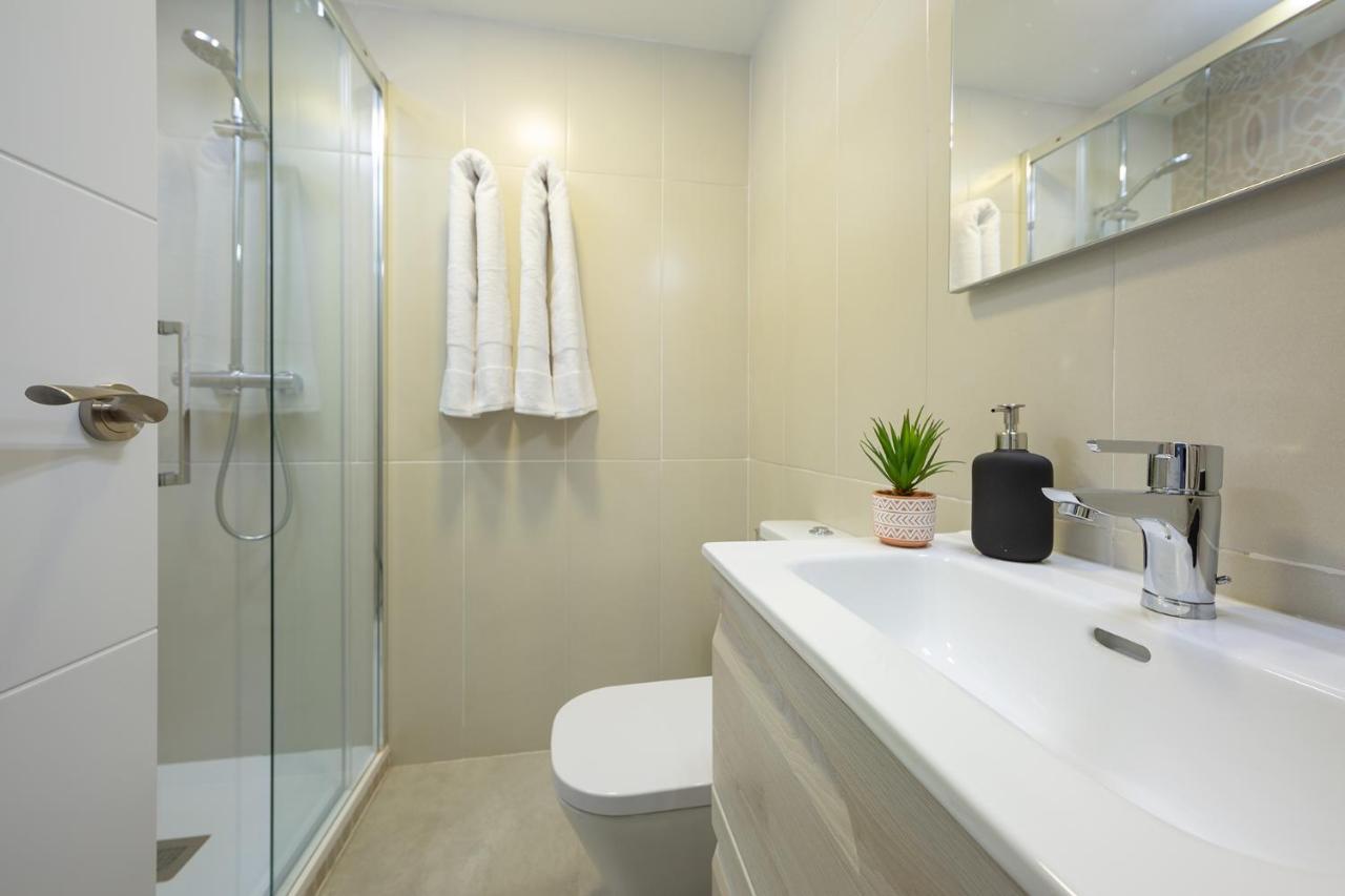 One Bedroom Apartment 1202 *