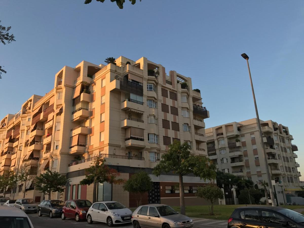Apartamento Teatinos Con Piscina Espectacular, Aire Acondicionado En Salón-comedor Y Ventiladores En Apartamento *