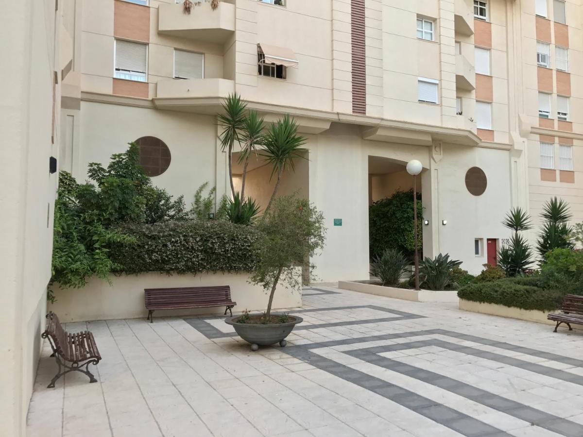 Apartamento Teatinos Con Piscina Espectacular, Aire Acondicionado En Salón-comedor Y Ventiladores En * Málaga