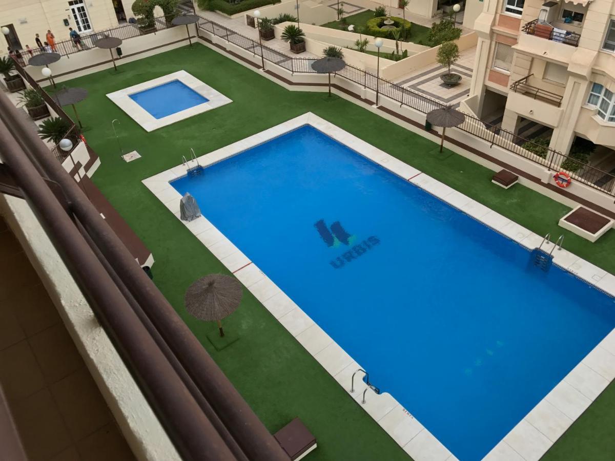 Apartamento Teatinos Con Piscina Espectacular, Aire Acondicionado En Salón-comedor Y Ventiladores En Málaga