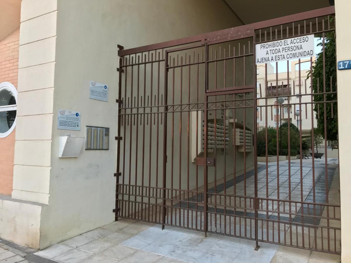 Apartamento Teatinos Con Piscina Espectacular, Aire Acondicionado En Salón-comedor Y Ventiladores En *