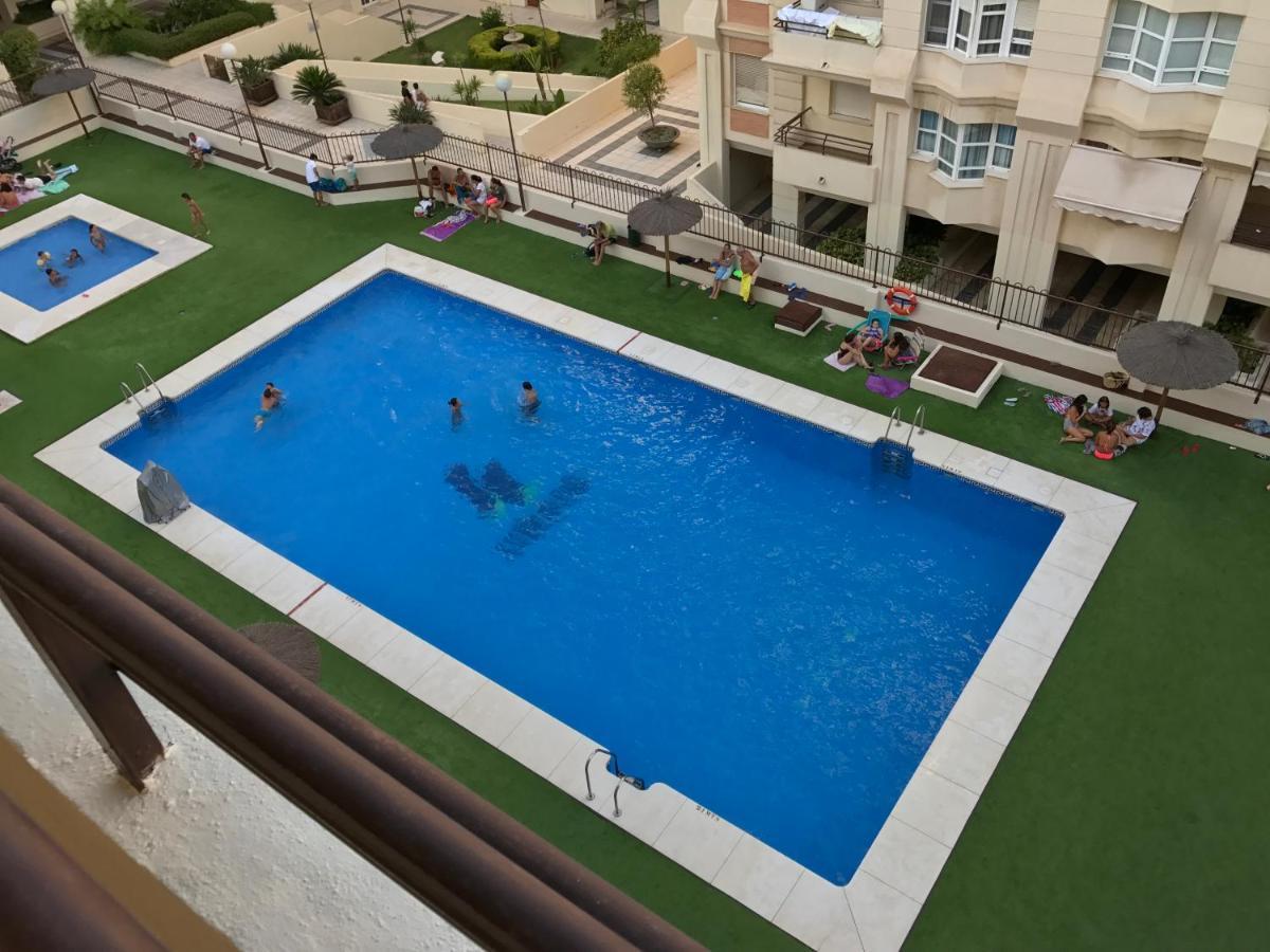 Apartamento Teatinos Con Piscina Espectacular, Aire Acondicionado En Salón-comedor Y Ventiladores En Apartamento