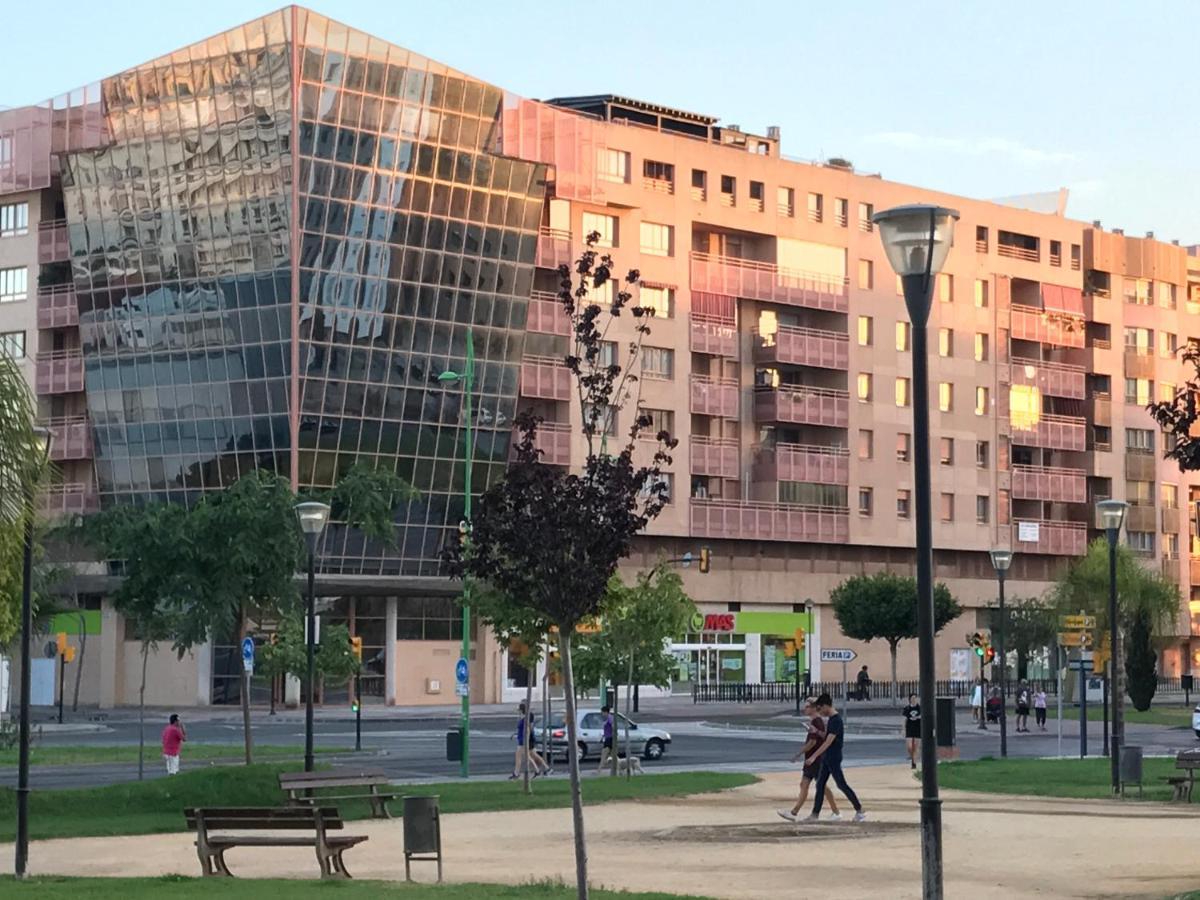 Apartamento Teatinos Con Piscina Espectacular, Aire Acondicionado En Salón-comedor Y Ventiladores En Apartamento Málaga