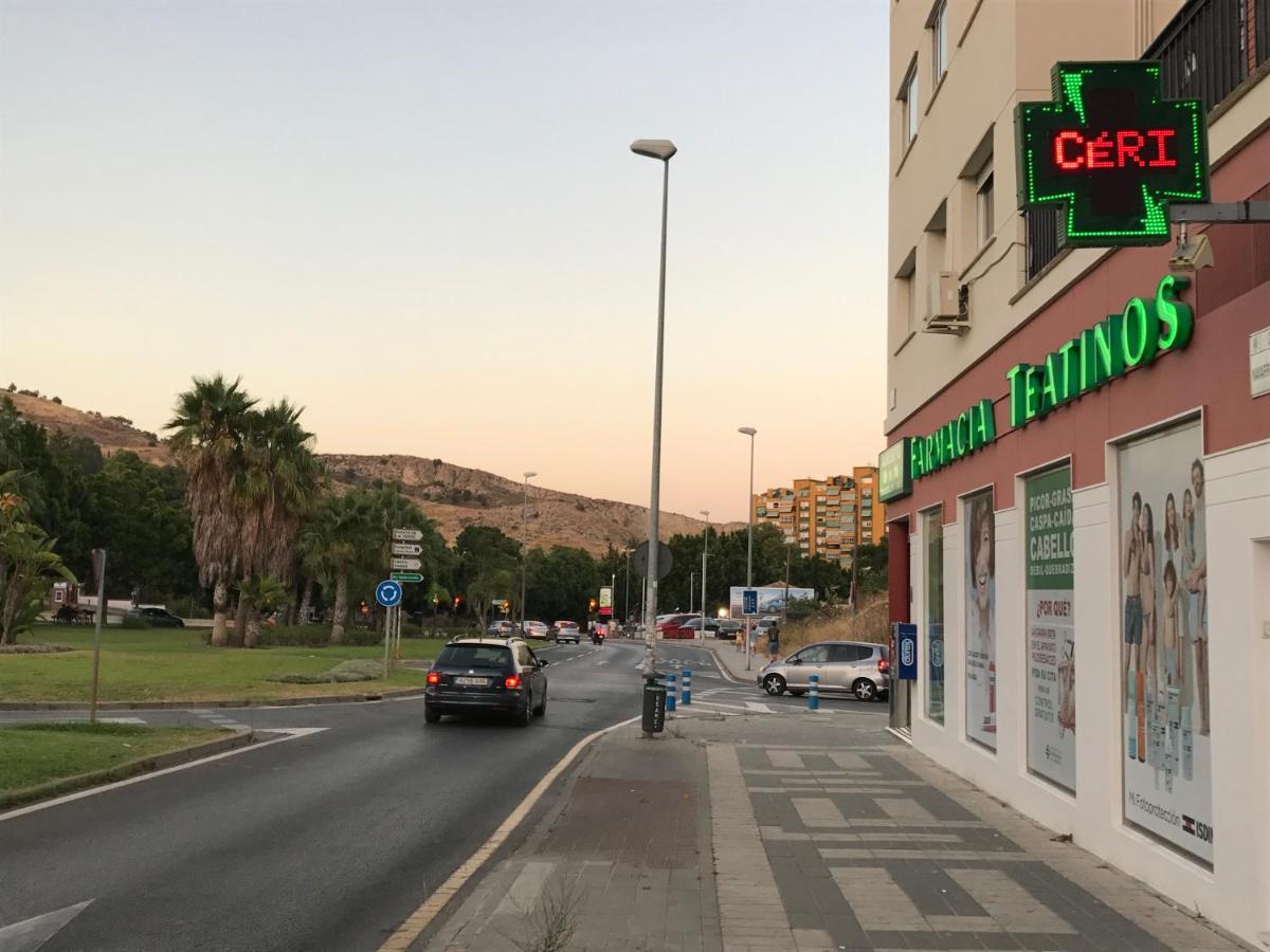 Apartamento Teatinos Con Piscina Espectacular, Aire Acondicionado En Salón-comedor Y Ventiladores En Apartamento Málaga