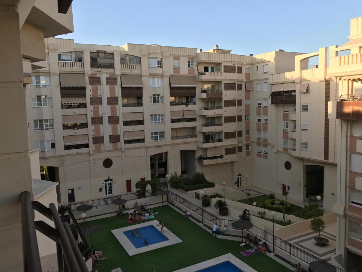 Apartamento Apartamento Teatinos Con Piscina Espectacular, Aire Acondicionado En Salón-comedor Y Ventiladores En