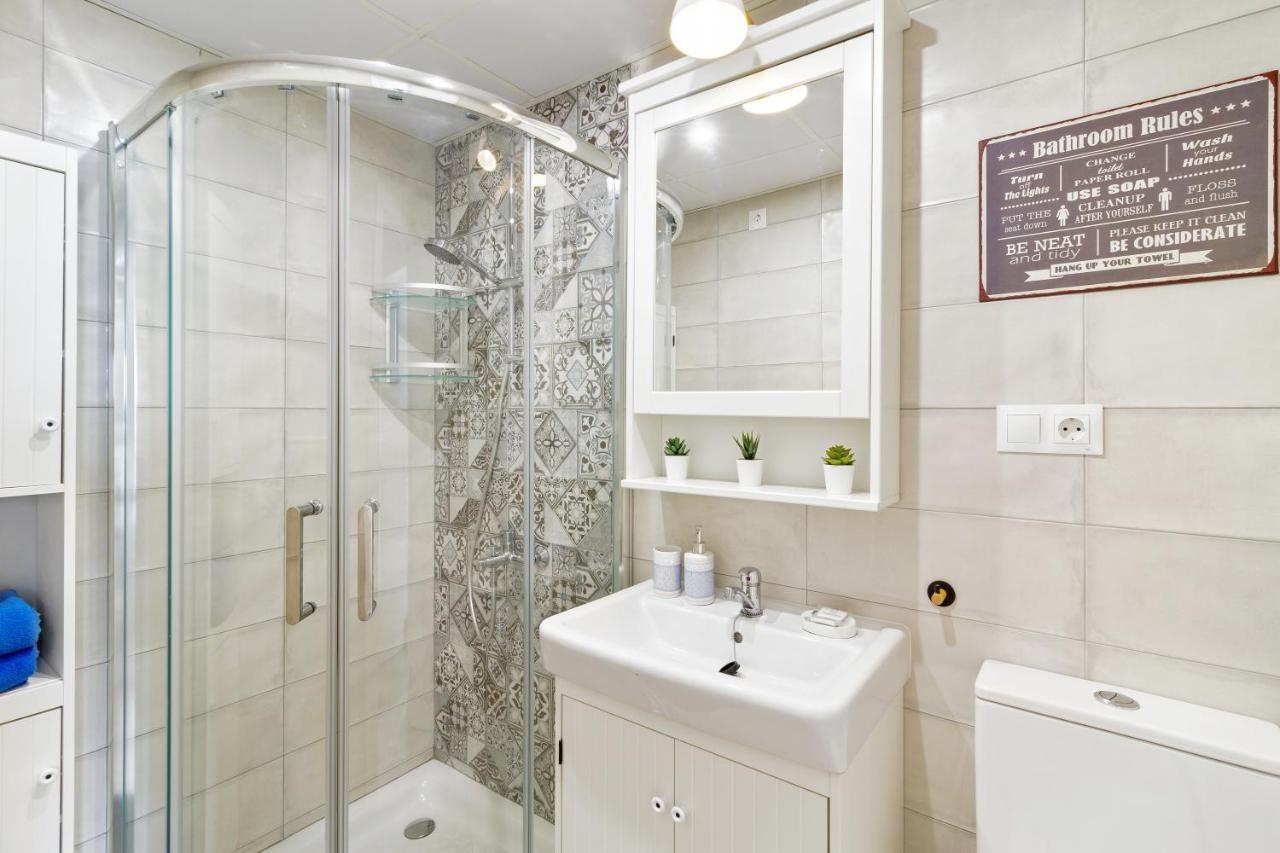 Barcelo 21, Parking On Request, Atico With Terrace & With Patio, Center, Breakfast Included, Quite Neighborhood, Bc