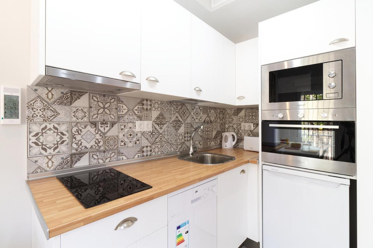 Apartamento Barcelo 21, Parking On Request, Atico With Terrace & With Patio, Center, Breakfast Included, Quite Neighborhood, Bc