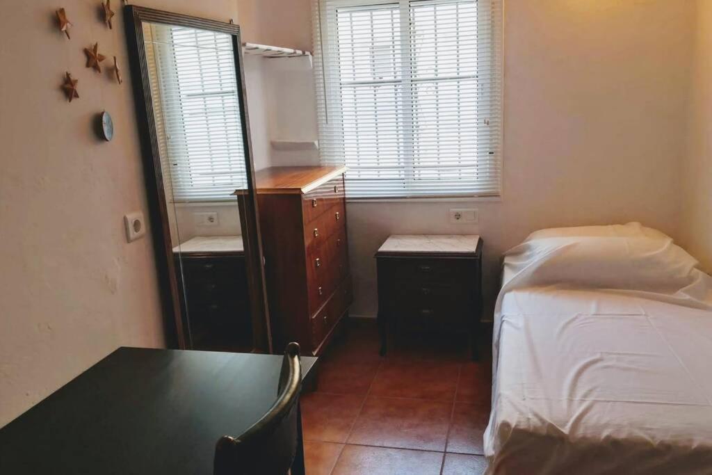 Apartamento De Tres En Carranque Málaga