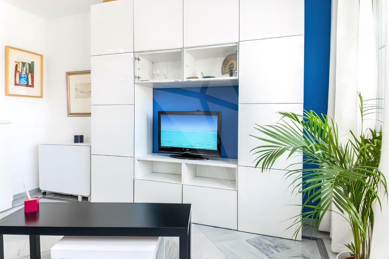 Apartamento Lovely With River Views And Parking Málaga