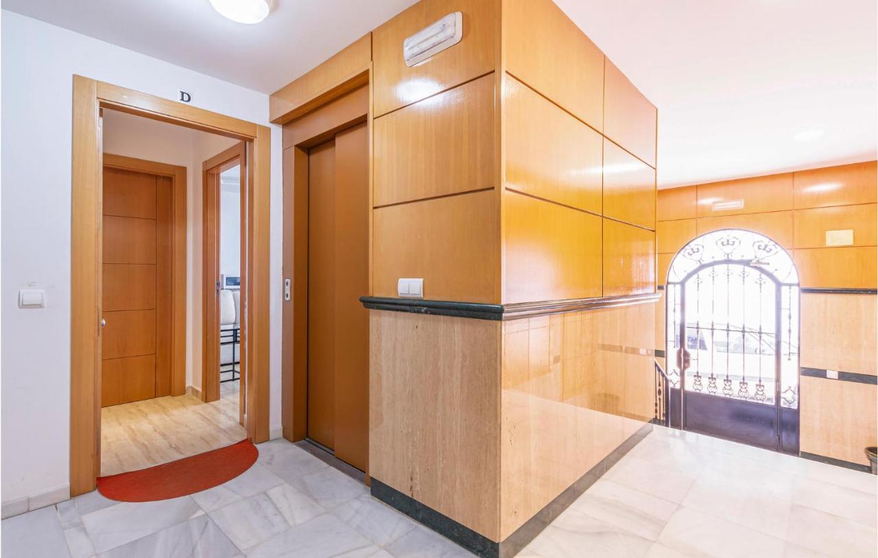 Awesome In Alhaurn El Grande With 1 Bedrooms And Wifi Apartamento
