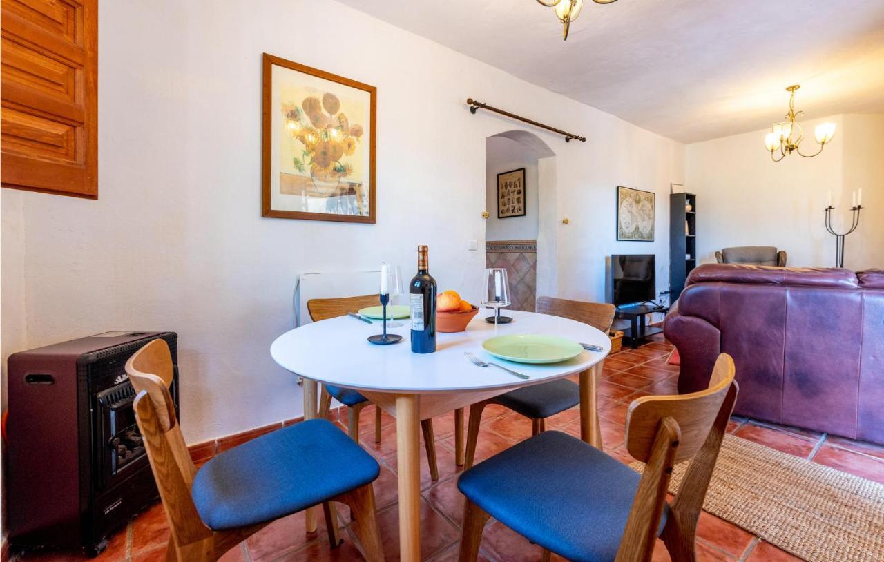 Pet Friendly In Iznate With Kitchen Сasa de vacaciones