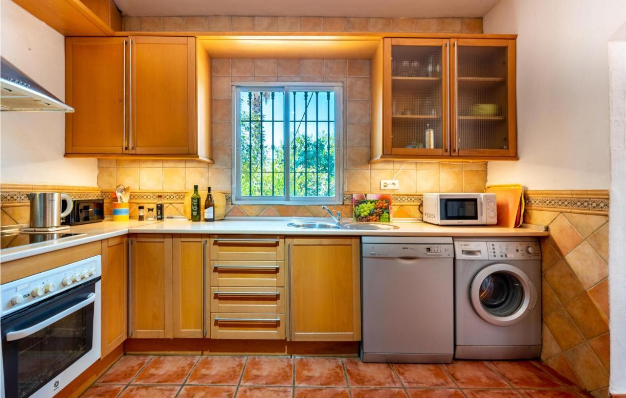 Сasa de vacaciones Pet Friendly In Iznate With Kitchen Málaga