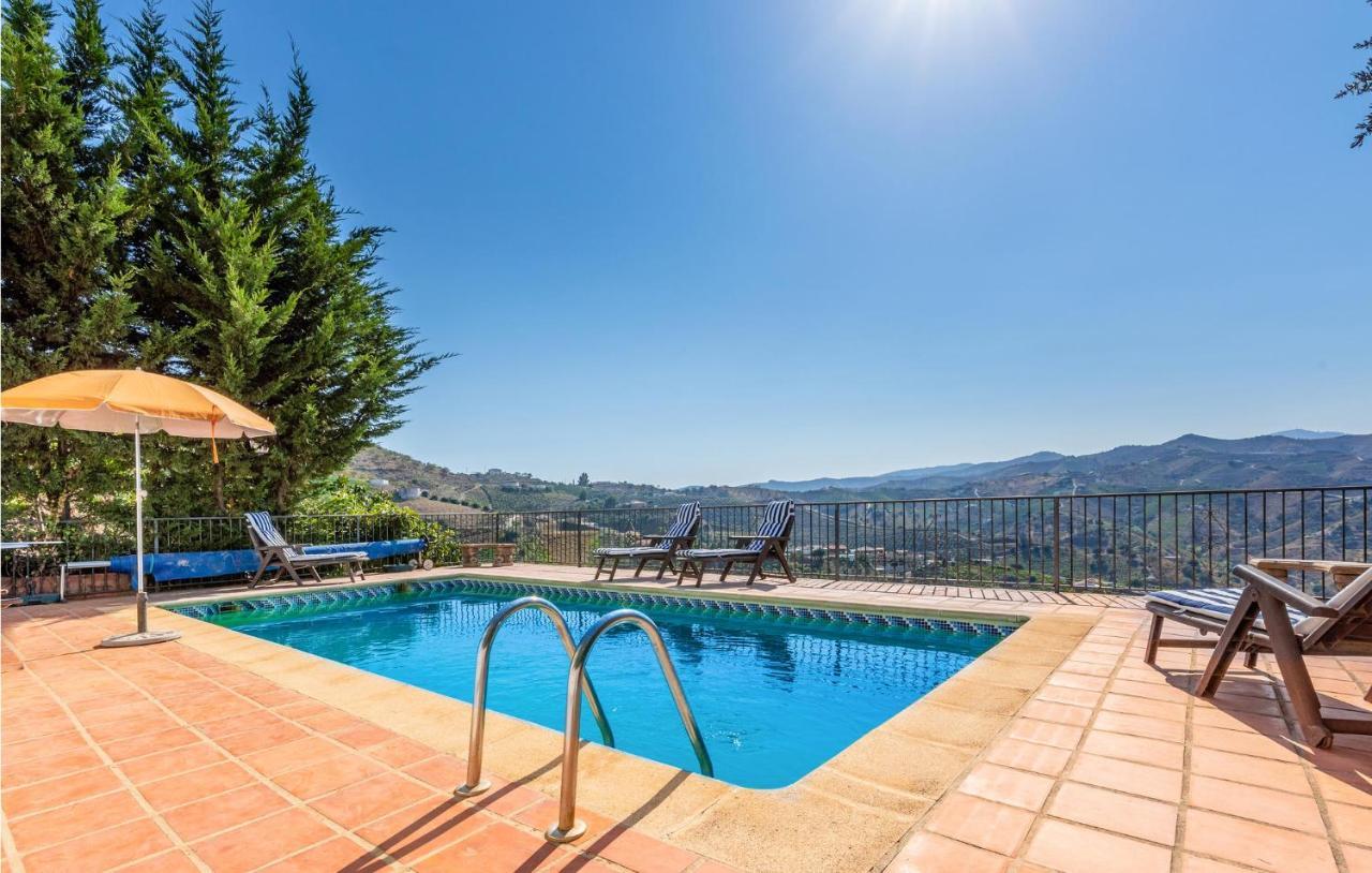 Сasa de vacaciones Pet Friendly In Iznate With Kitchen