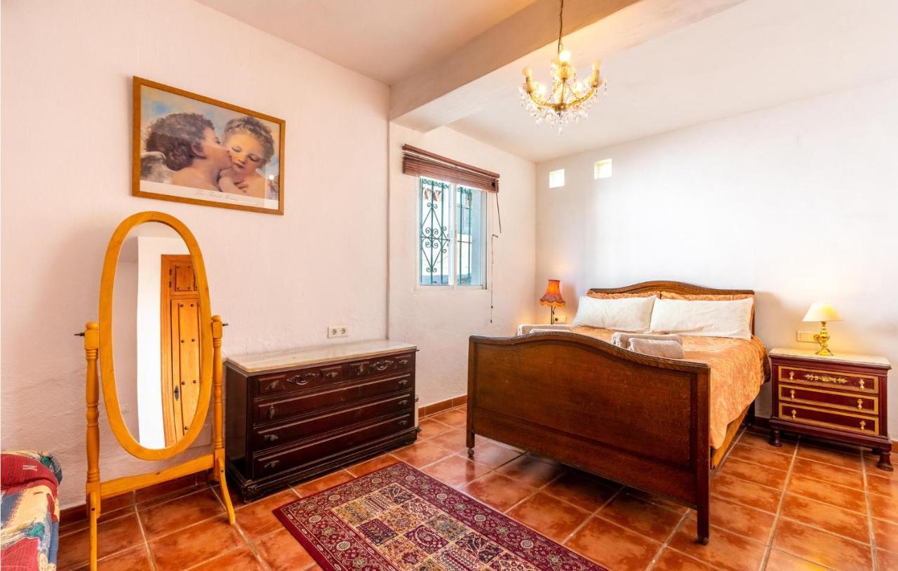 Сasa de vacaciones Pet Friendly In Iznate With Kitchen *