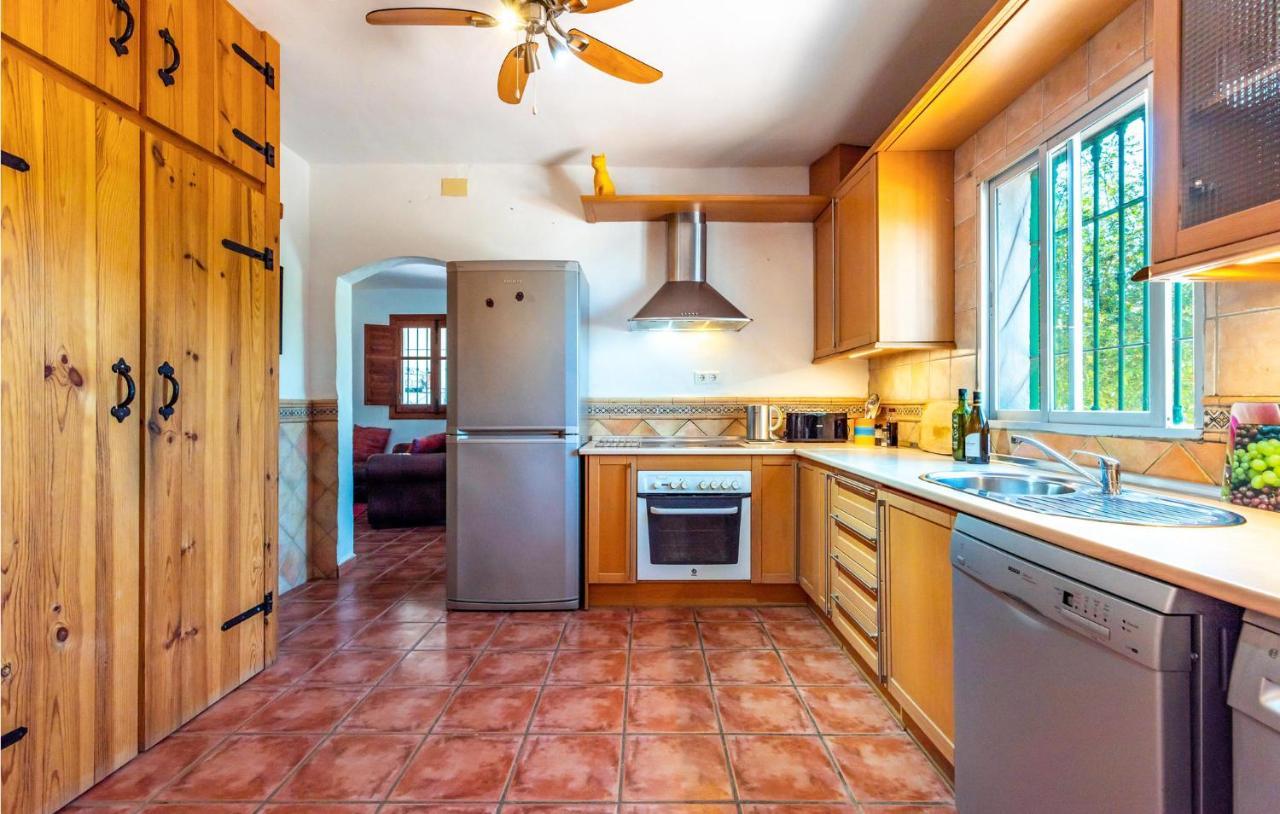 Сasa de vacaciones Pet Friendly In Iznate With Kitchen Málaga