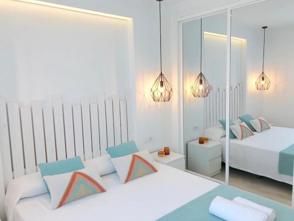 ático-duplex 1ª Linea De Playa Con Jacuzzi. 6 Pax ático-duplex 1ª Linea De Playa Con Jacuzzi. * Málaga