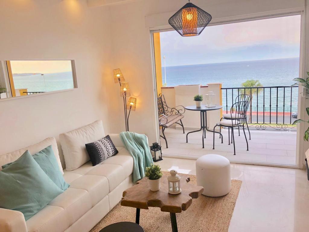 Apartamento ático-duplex 1ª Linea De Playa Con Jacuzzi. 6 Pax ático-duplex 1ª Linea De Playa Con Jacuzzi.