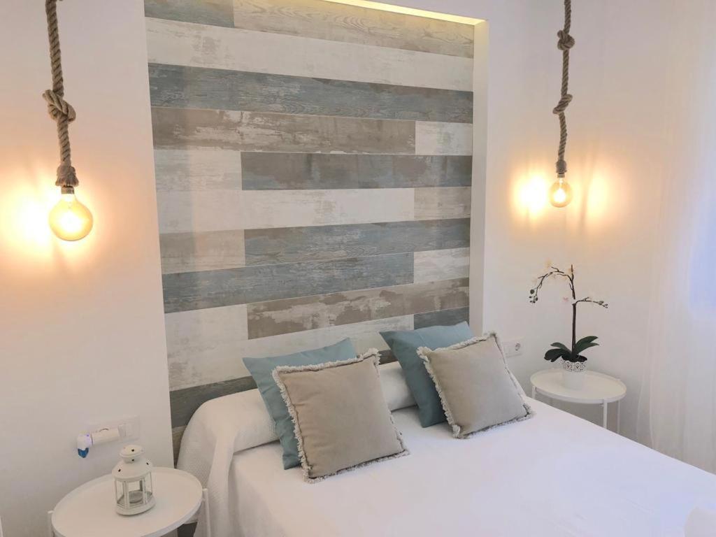 Apartamento ático-duplex 1ª Linea De Playa Con Jacuzzi. 6 Pax ático-duplex 1ª Linea De Playa Con Jacuzzi. *