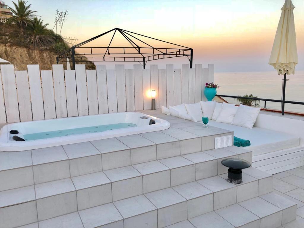 ático-duplex 1ª Linea De Playa Con Jacuzzi. 6 Pax ático-duplex 1ª Linea De Playa Con Jacuzzi. *