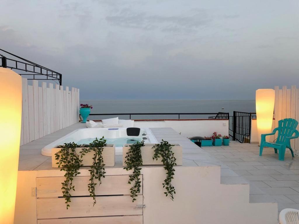 Apartamento ático-duplex 1ª Linea De Playa Con Jacuzzi. 6 Pax ático-duplex 1ª Linea De Playa Con Jacuzzi. *