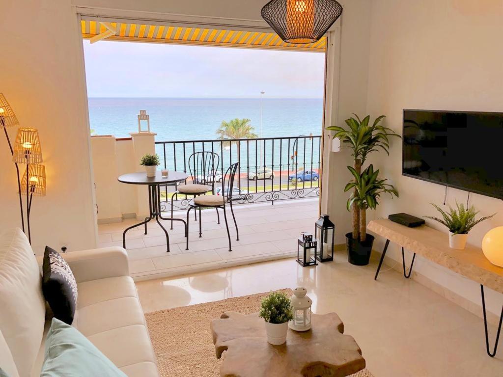 ático-duplex 1ª Linea De Playa Con Jacuzzi. 6 Pax ático-duplex 1ª Linea De Playa Con Jacuzzi. *