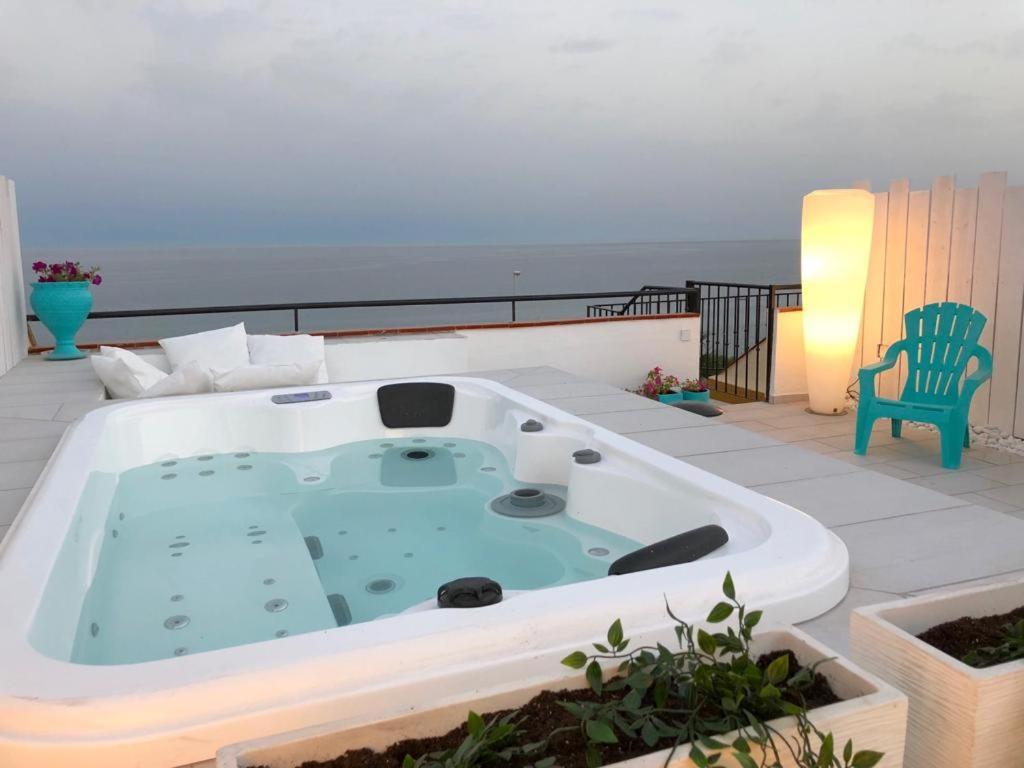 ático-duplex 1ª Linea De Playa Con Jacuzzi. 6 Pax ático-duplex 1ª Linea De Playa Con Jacuzzi. * Málaga