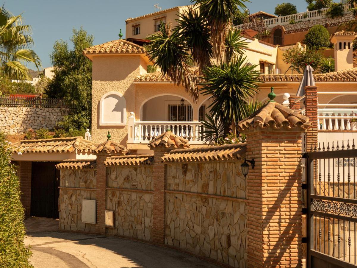 Delightful 5 Bed In Fuengirola Costa Del Sol Villa *