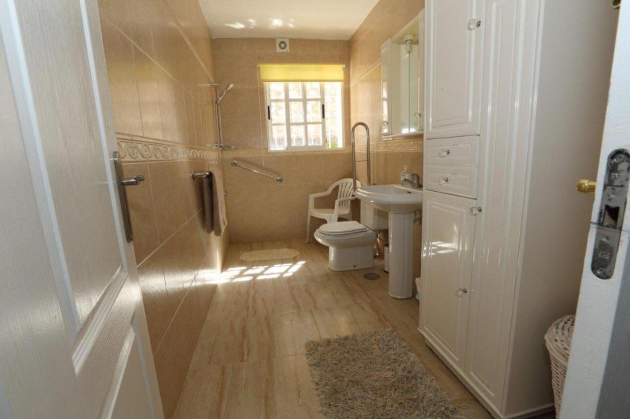 Delightful 5 Bed In Fuengirola Costa Del Sol Villa *
