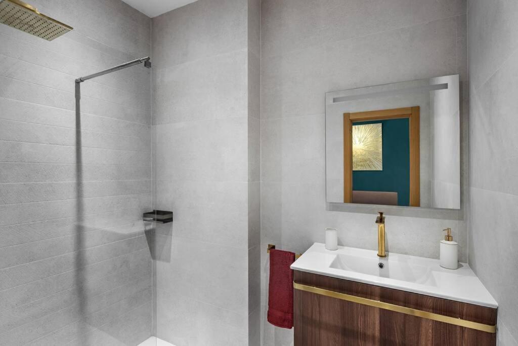 Apartamento Designed Studio With Common Swimming Pool - Center By Rems