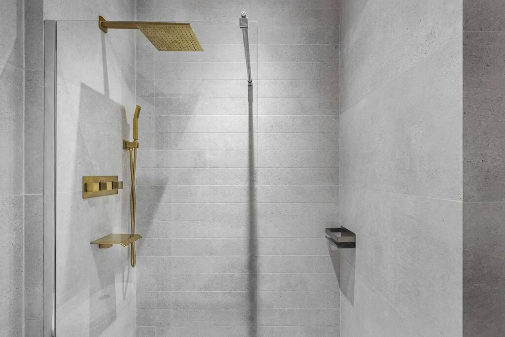 Designed Studio With Common Swimming Pool - Center By Rems