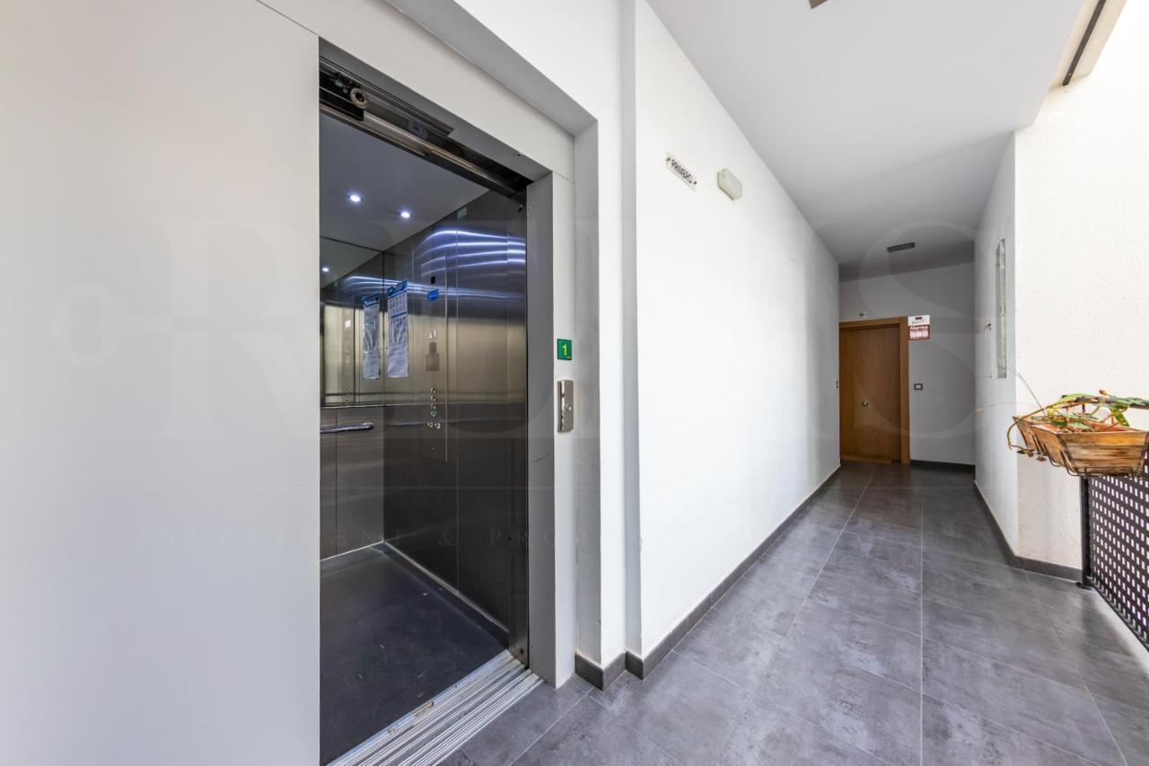 Apartamento Cozy Flat With Common Pool & Parking - Center By Rems Málaga