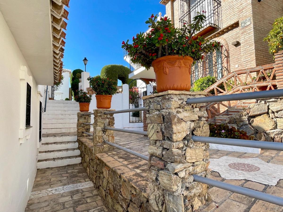 Semidetached Duplex At Puebla Aida, Mijas Golf With Pool, Golf And Sea Views *