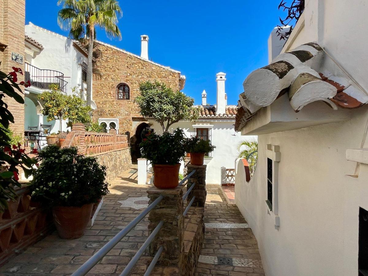 Semidetached Duplex At Puebla Aida, Mijas Golf With Pool, Golf And Sea Views *