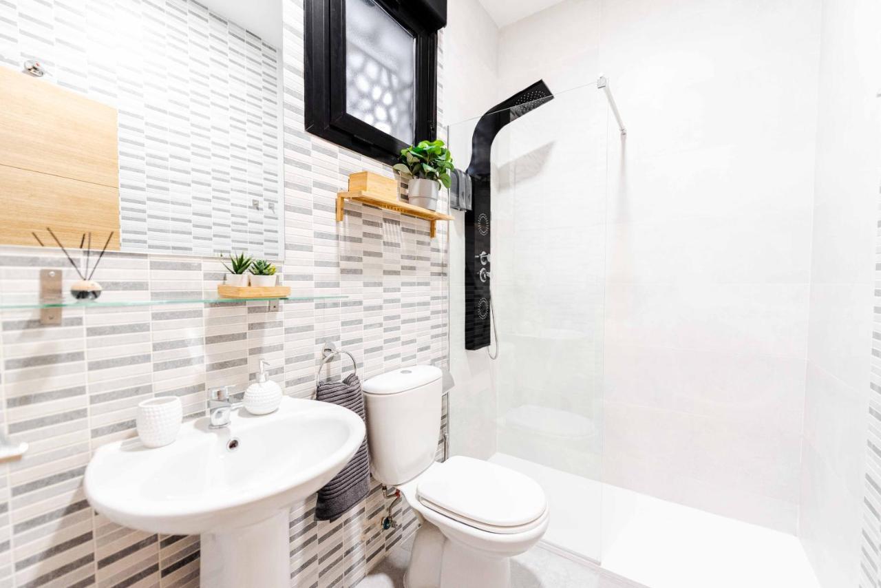 Deluxe Apartment With Common Swimming Pool - Center Apartment